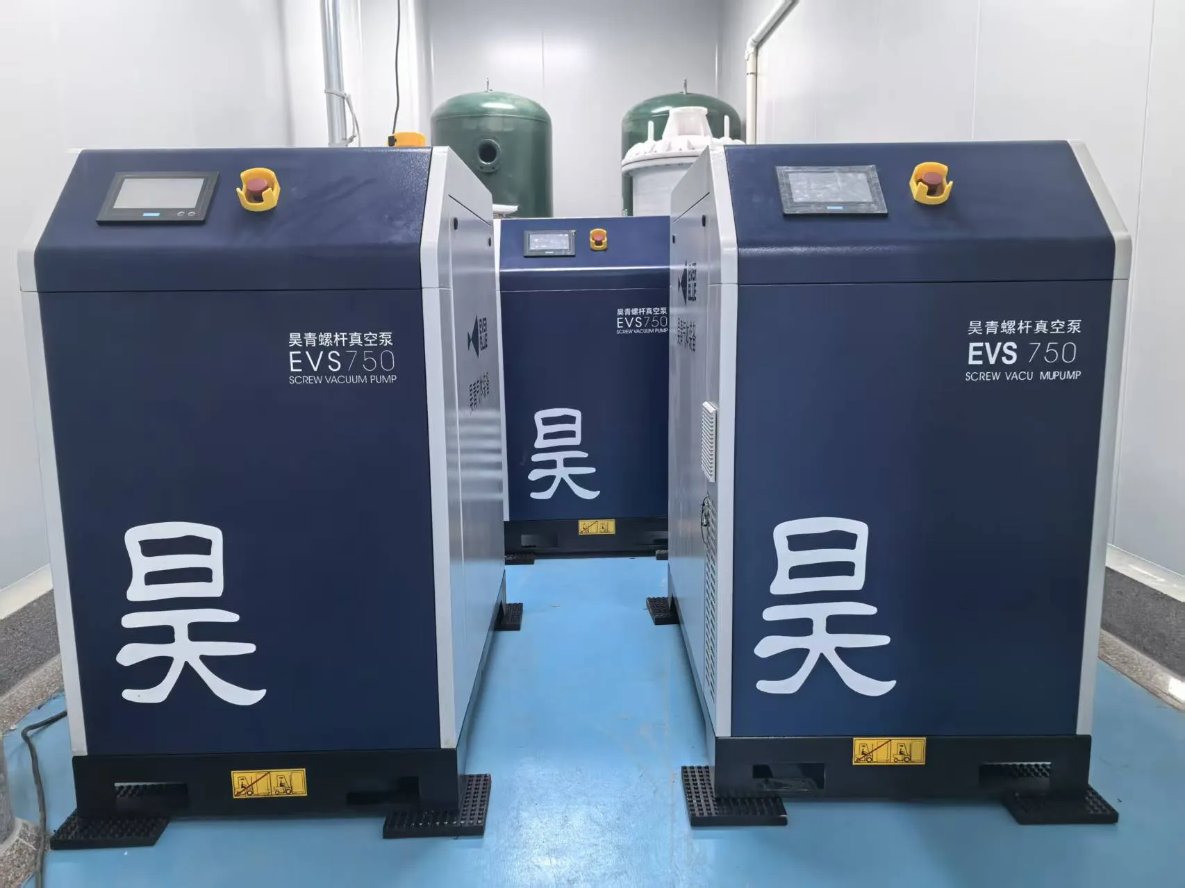 图02 — 昊青EVS750级联机组与备用冗余系统现场实景