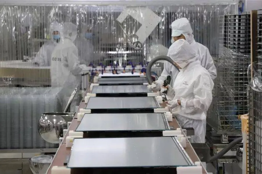 平板显示制造的真空动力革新：EVS 系列在面板传输与贴合中的应用